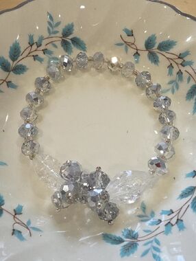 Crystal and Silver Bead Stretch Bracelet - Clear/Silver